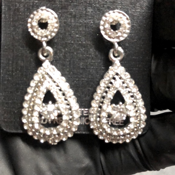 Jewelry - Tear drop bejeweled earrings